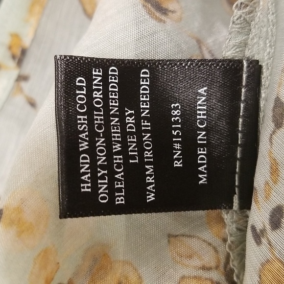 💕CURRENT AIR💕 Smocked Waist Split Neck Blouse ~ Sage Botanical Print S NWT - Picture 11 of 11